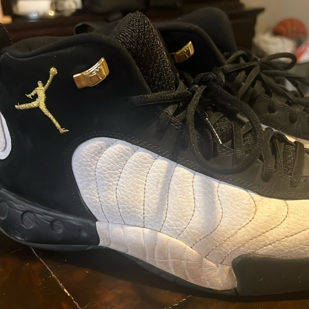 NIKE black white gold Jumpman sz 10